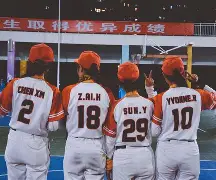 棒球联赛上演强强对话，燕山猎隼队强势横扫漓江银狐队，多点开花奏效；复盘值得玩味的简单介绍