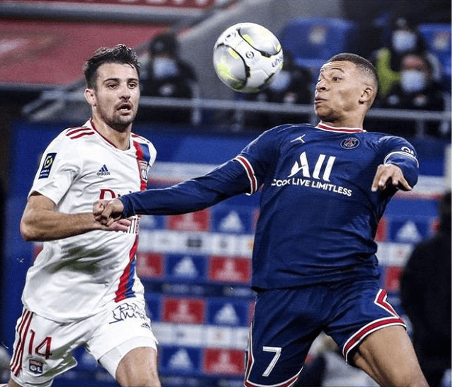 法甲赛场再次爆发混乱