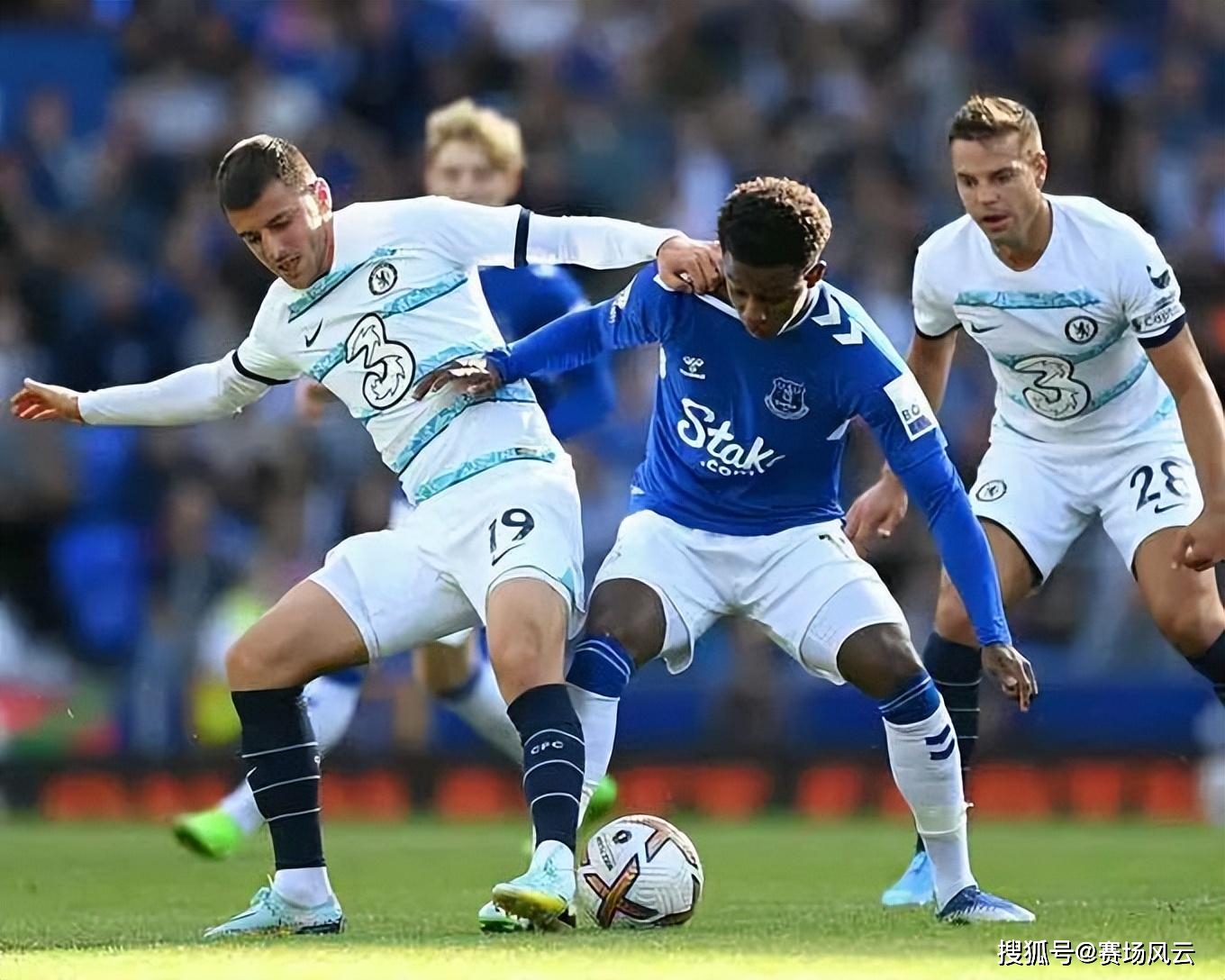 包含加时末段体能课后，罗马扳平良机备战欧超杯，气氛紧张，纪律约束更严格的词条